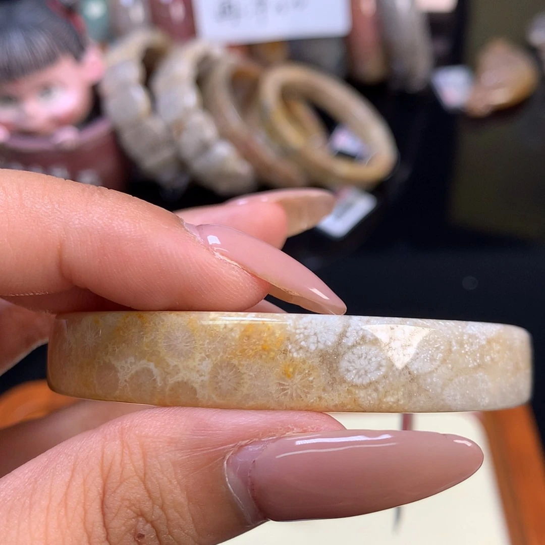 【闪购商品】颈饰未镶嵌硅化珊瑚（珊瑚玉）9号 57.2圈 打灯美