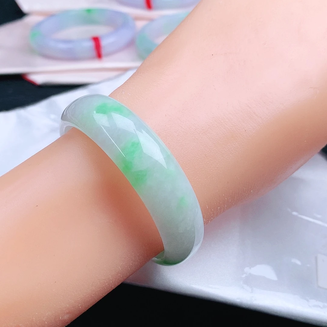 未镶嵌手镯翡翠。。