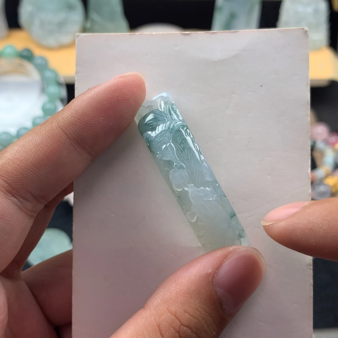 翡翠未镶嵌颈饰000