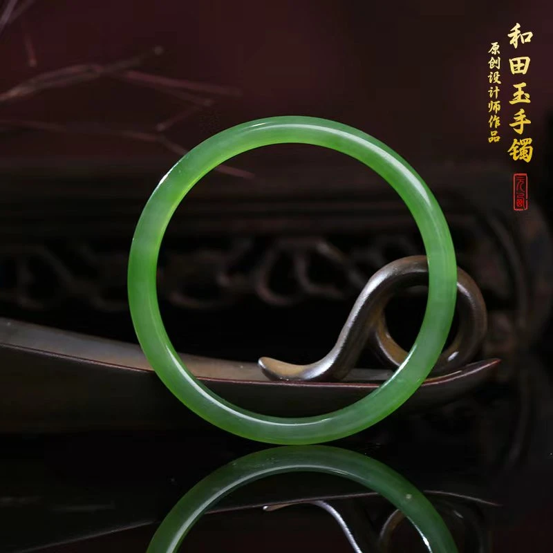 天然和田玉俄料碧玉手镯女叮当镯小细条果绿色无黑点【圈口52.8】