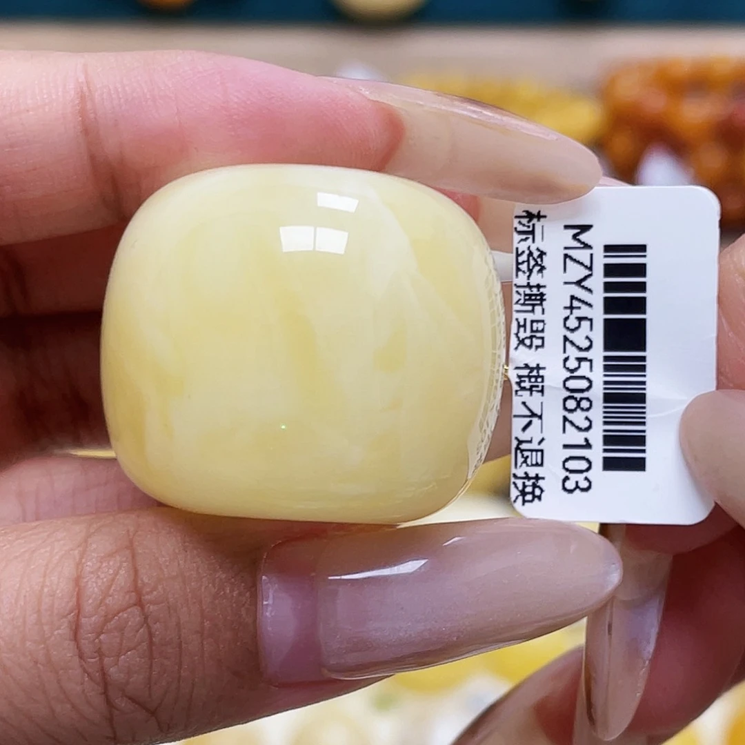 琥珀未镶嵌珠宝奇石29.0*24.4mm扣子