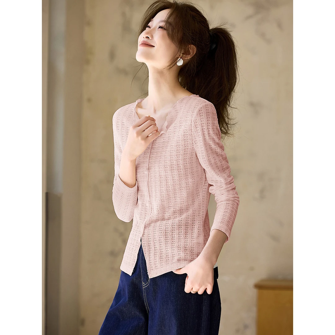 沫晗依美【糖果多巴胺】2025秋新法式气质褶皱分割开叉V领T恤1249