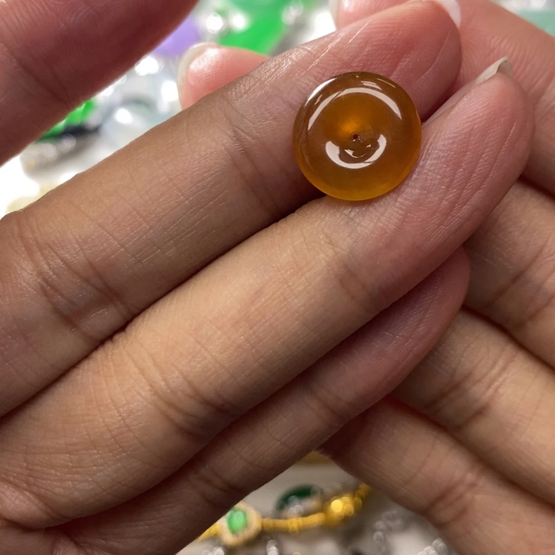 翡翠未镶嵌颈饰缅甸