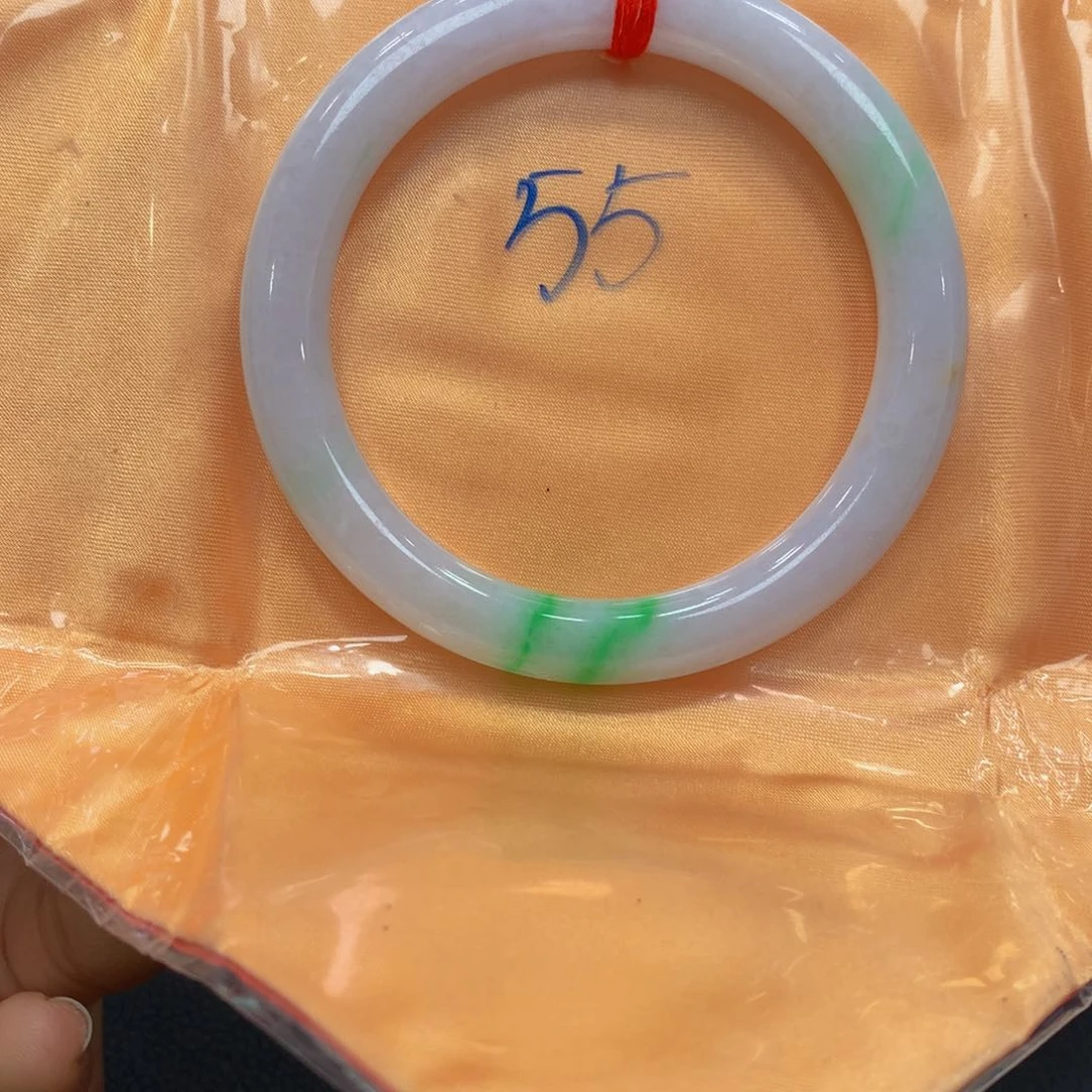 翡翠手镯未镶嵌翡翠