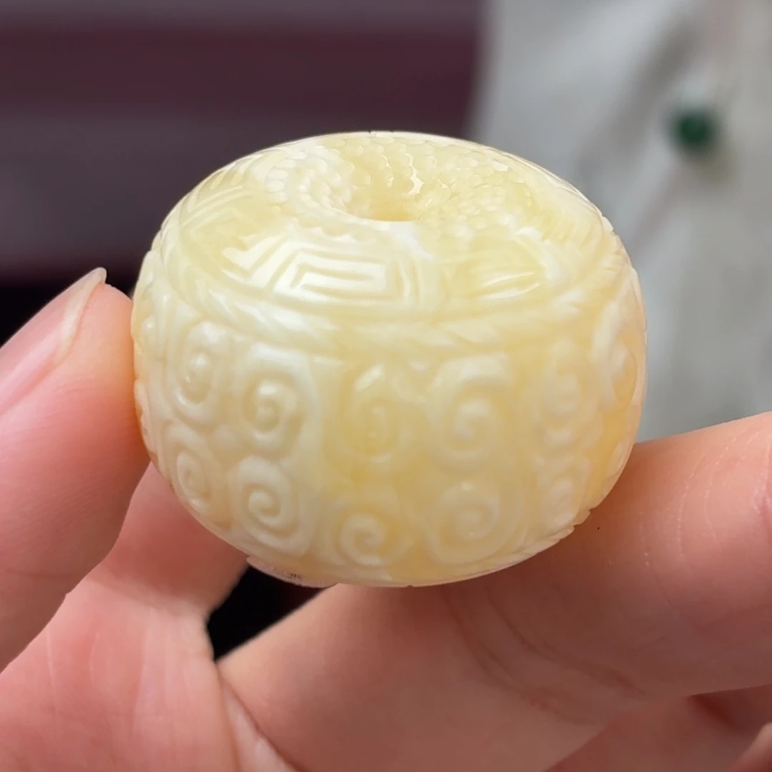 裸石琥珀未镶嵌回纹扣