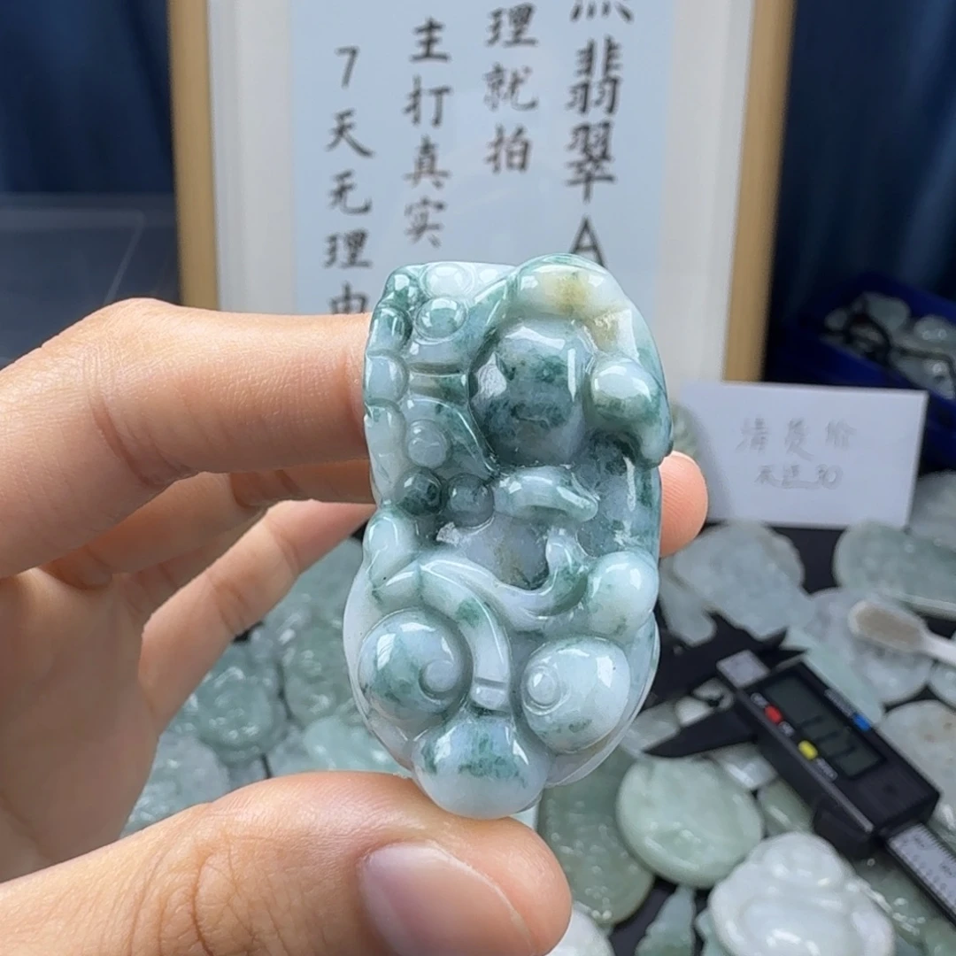 欣***E颈饰未镶嵌翡翠翡翠