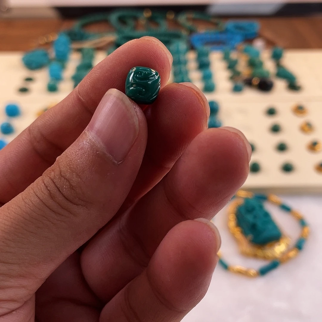 绿松石未镶嵌颈饰