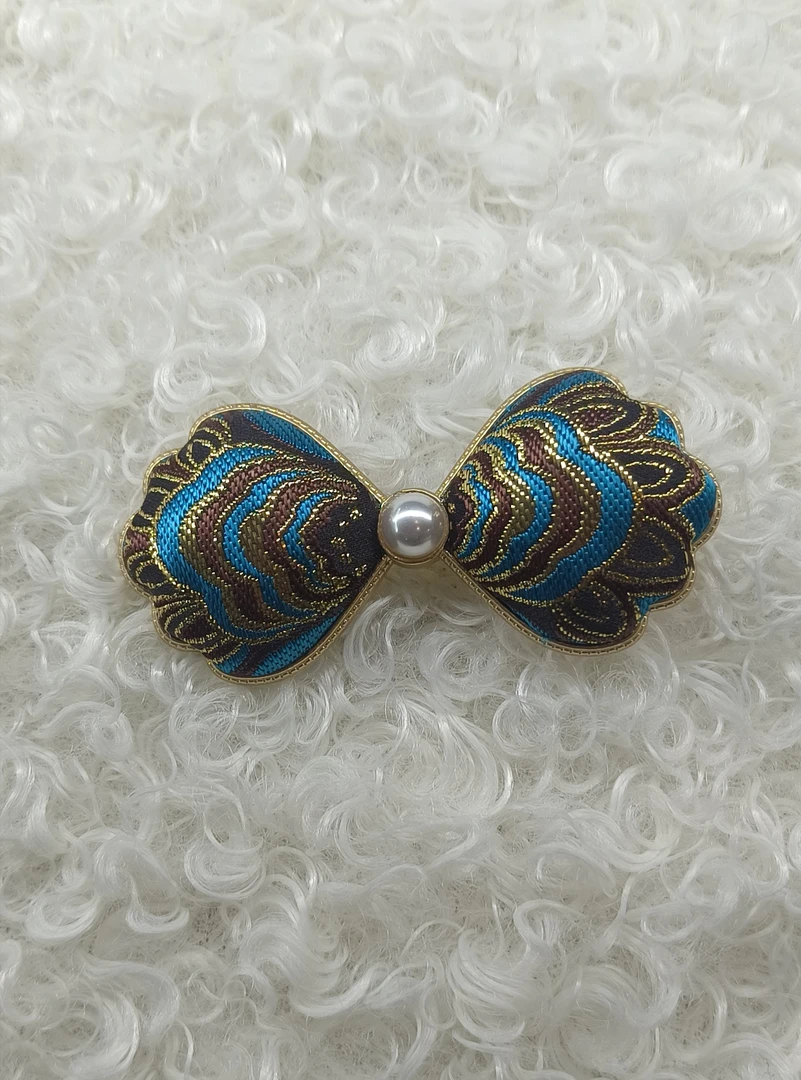 铜合金硅胶胸针 轻奢藏式胸针胸针饰品配饰蓝色饰品搭配百搭新款