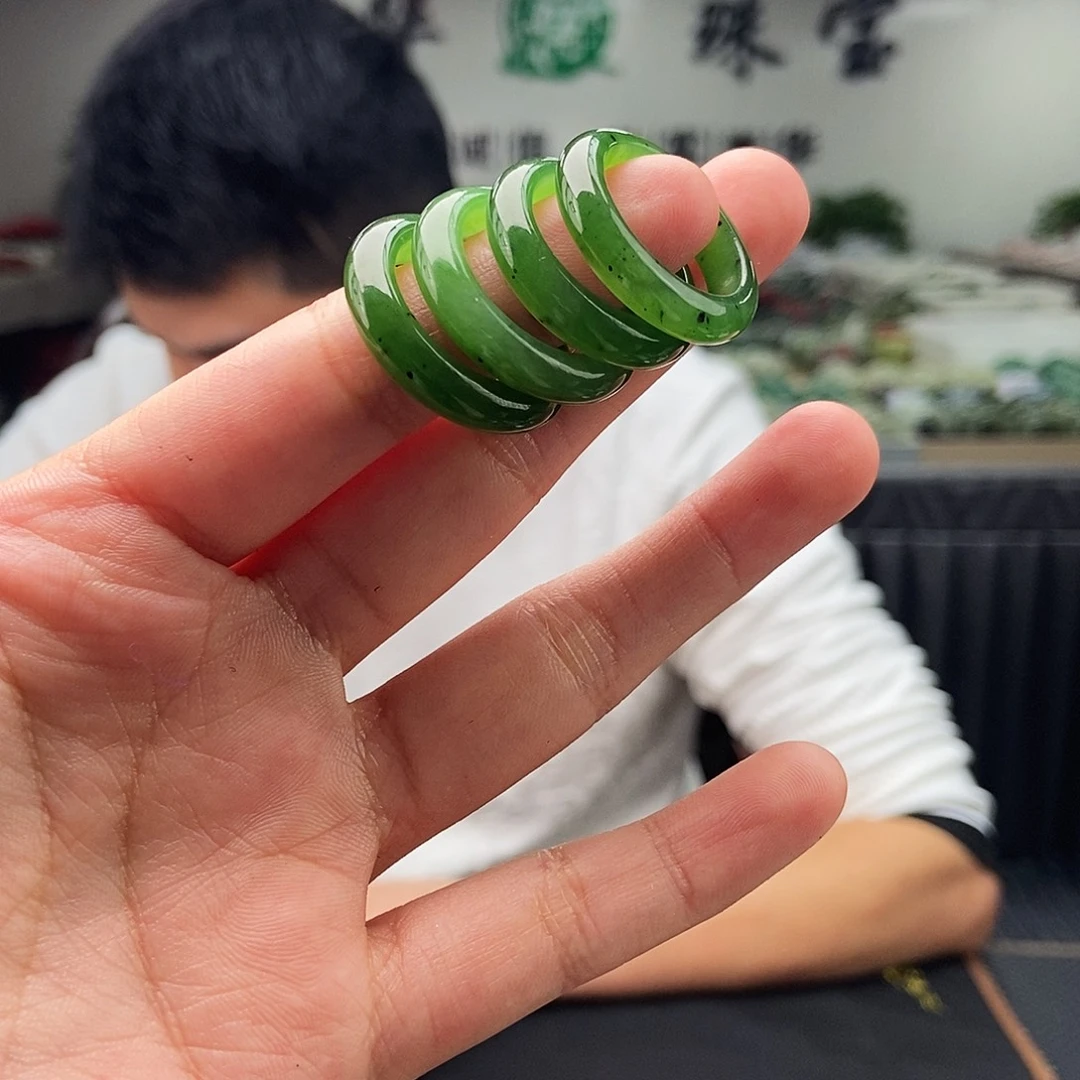 和田玉未镶嵌戒圈颜色多样性发拍一发一