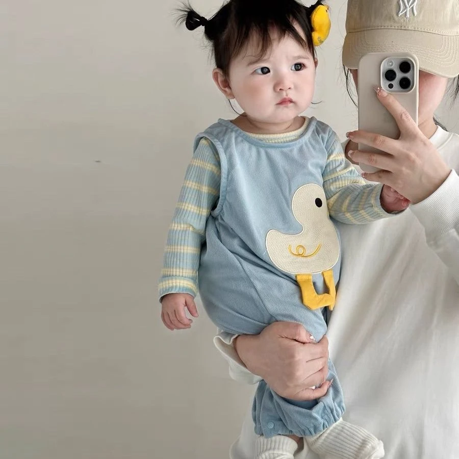 婴儿衣服秋季套装女可爱条纹打底衫小子超萌背带裤连