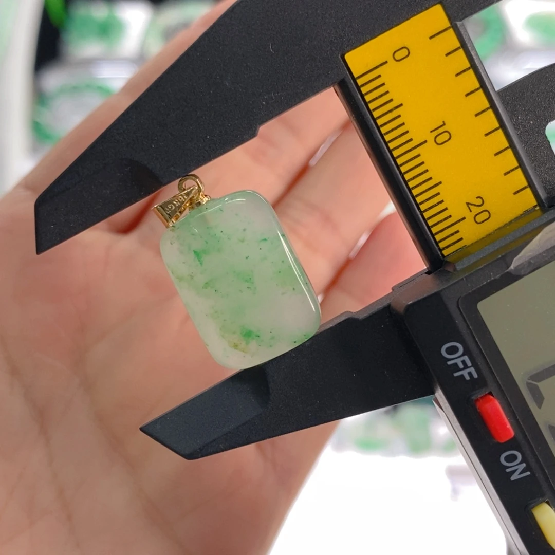 石英质玉未镶嵌颈饰