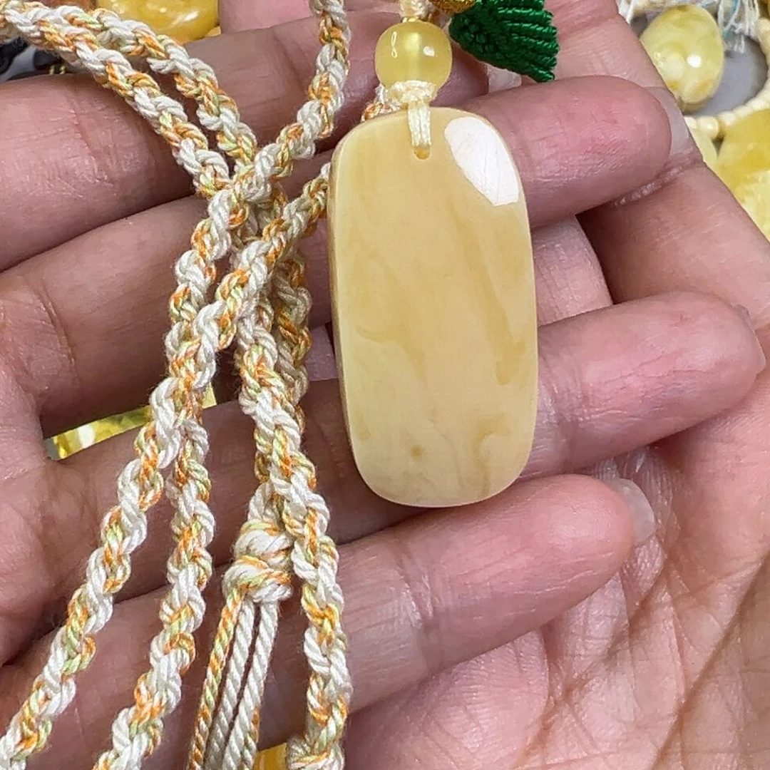 琥珀颈饰未镶嵌蜜蜡