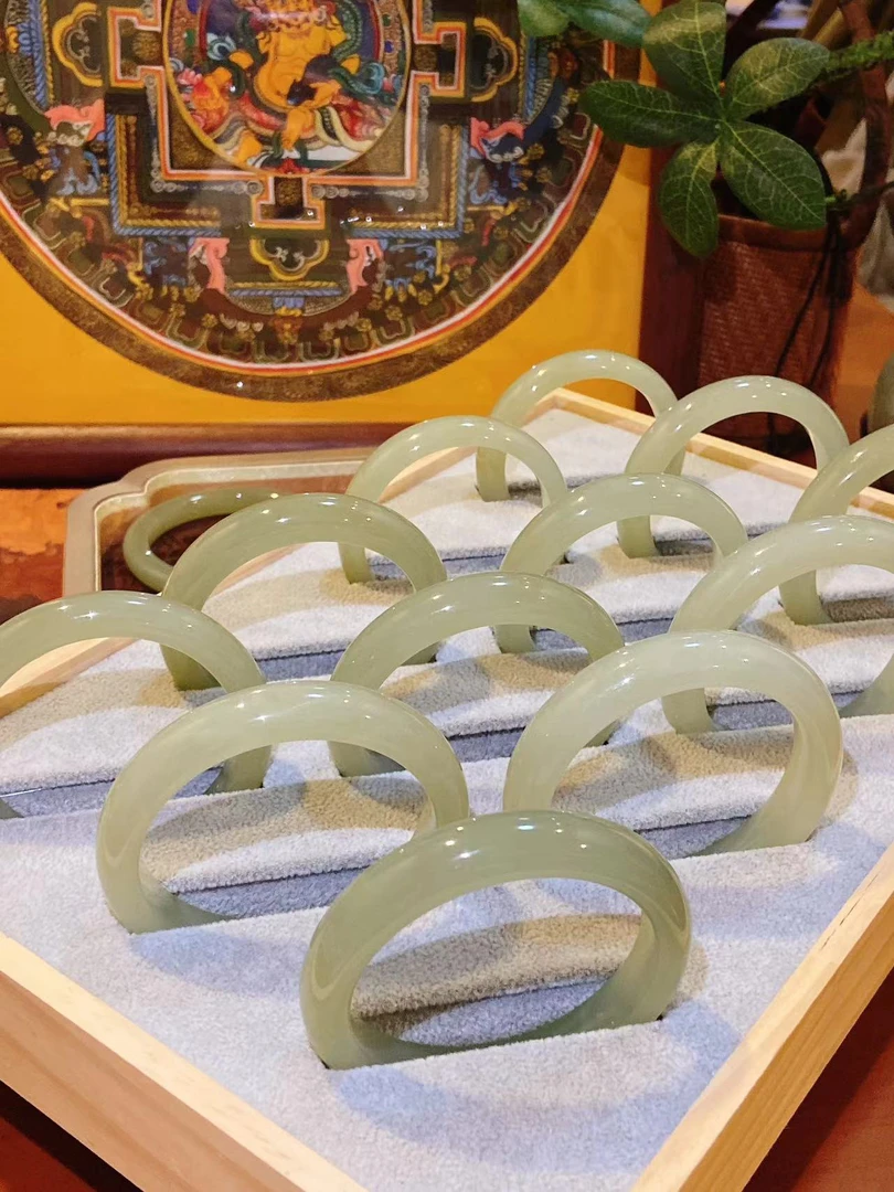 c26 和田玉湖水绿手镯多样性发一条