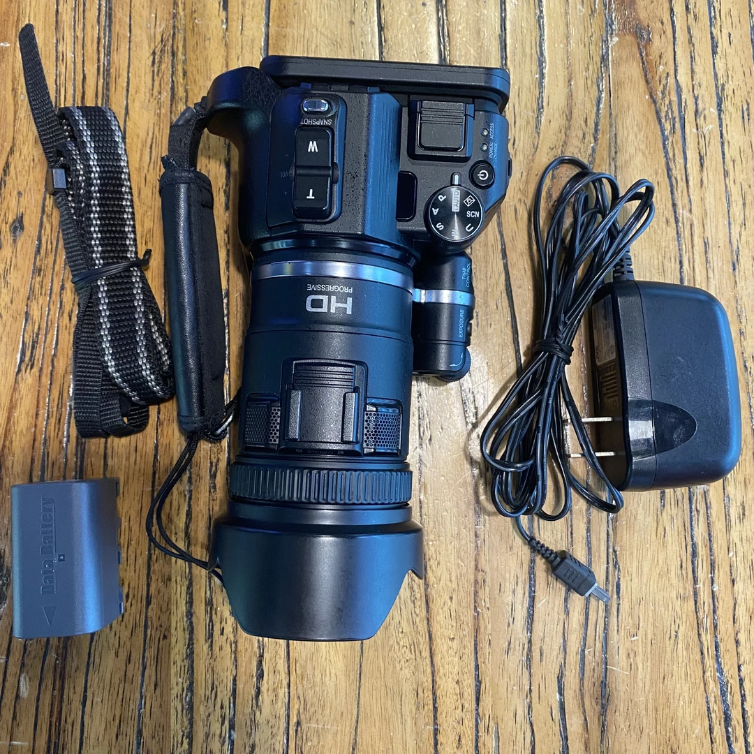 95新 JVC/杰伟世 GC-PX100BU 摄像机