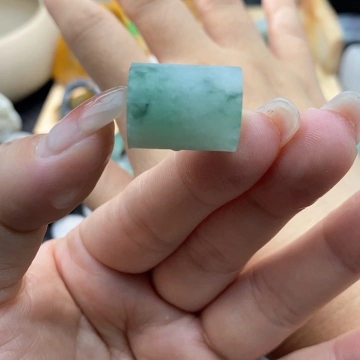 定制翡翠戒心未镶嵌王*