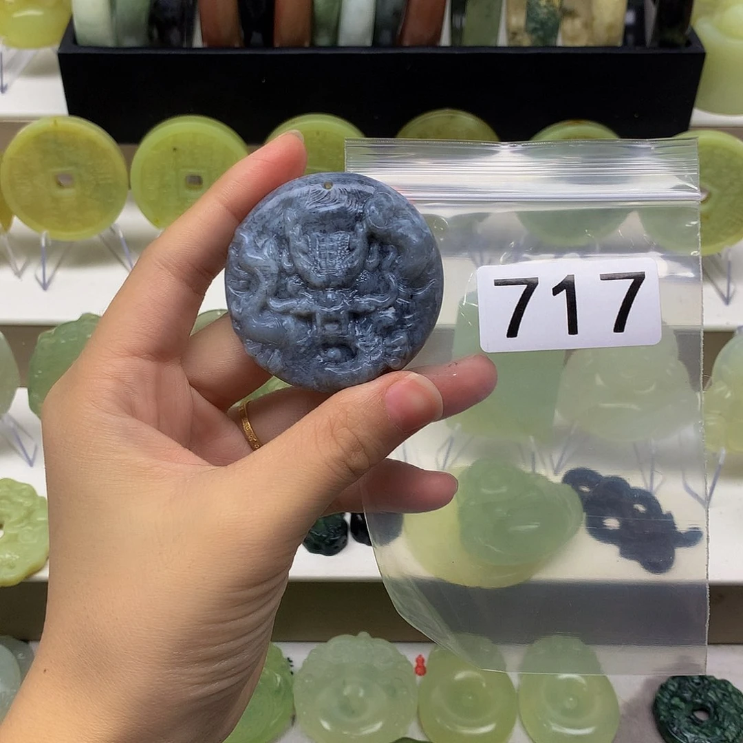 蛇纹石玉颈饰未镶嵌蔷**恋