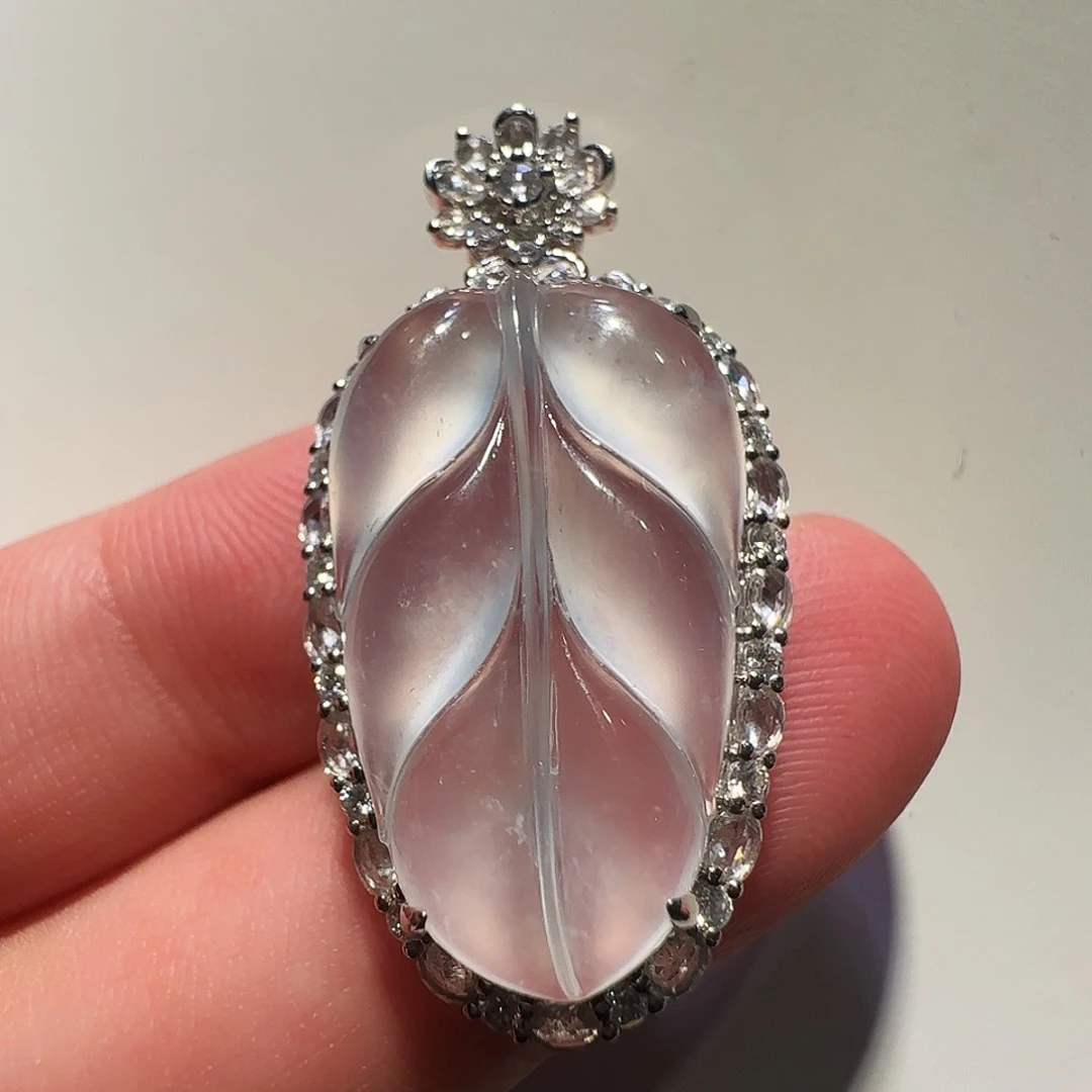 翡翠18K金镶嵌颈饰吊坠