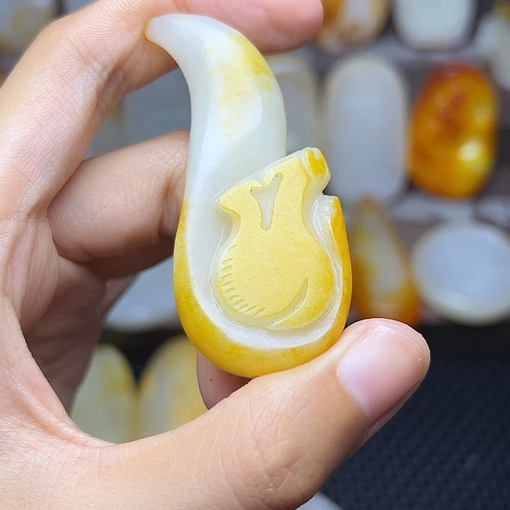 过***️和田玉未镶嵌颈饰