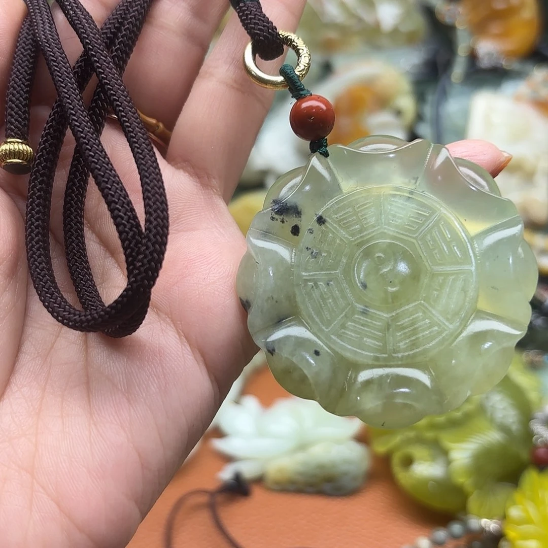 蛇纹石玉未镶嵌吊坠