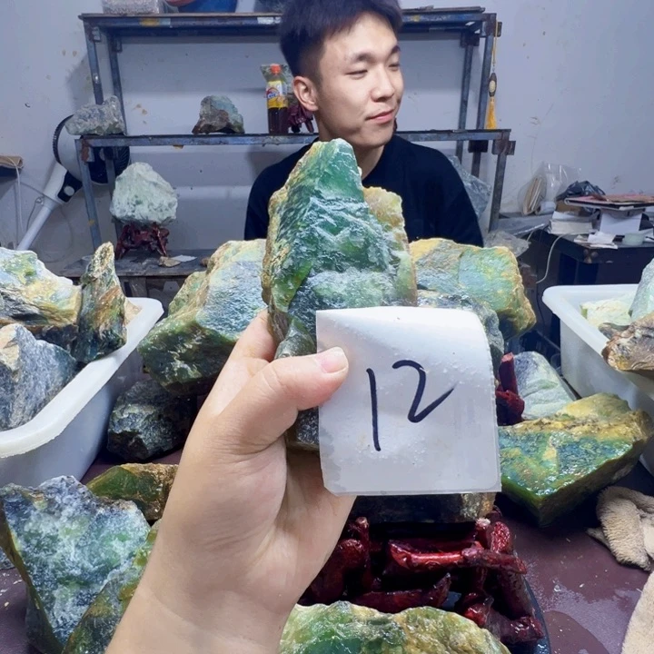 爱***谁蛇纹石玉未镶嵌原石