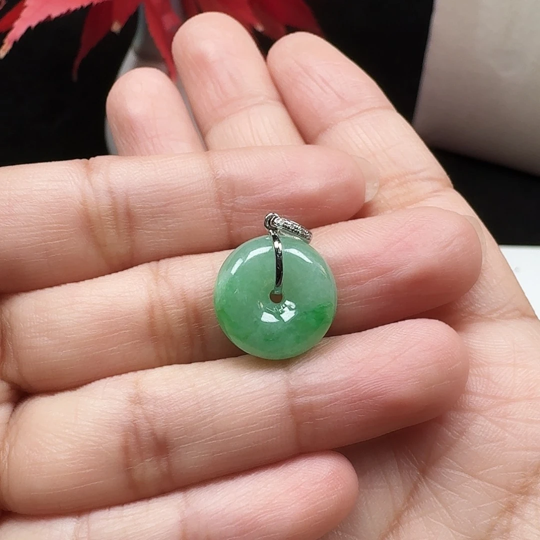 用***8翡翠18K金镶嵌颈饰