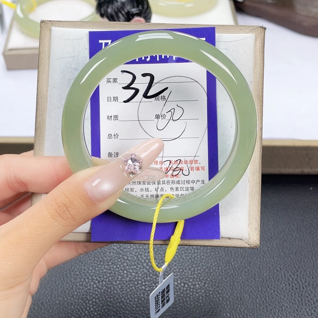 回***涩未镶嵌手镯和田玉