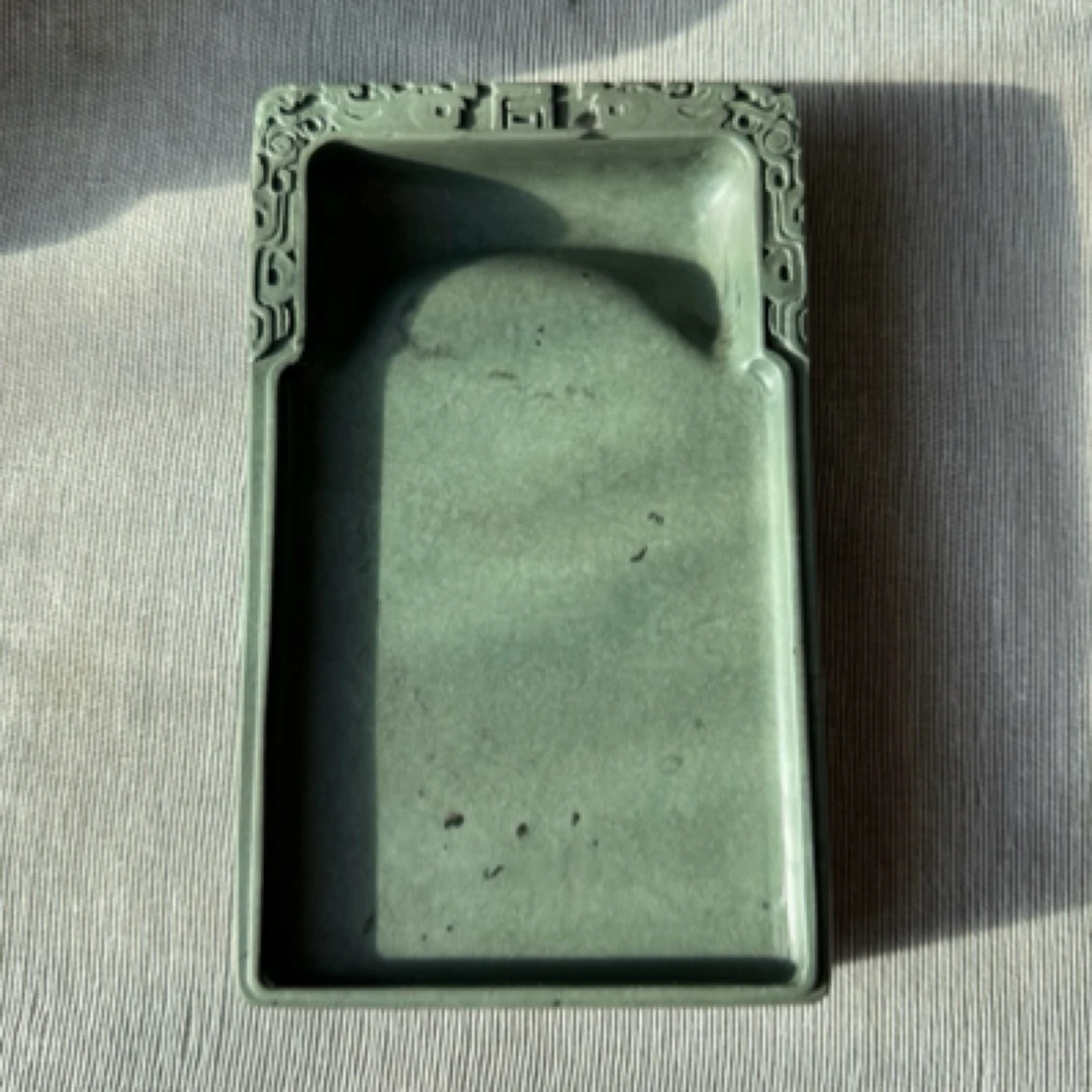喇嘛涯老坑溅墨点双龙捧寿门字砚随机发货尺寸：15.7*9.6*2.4*