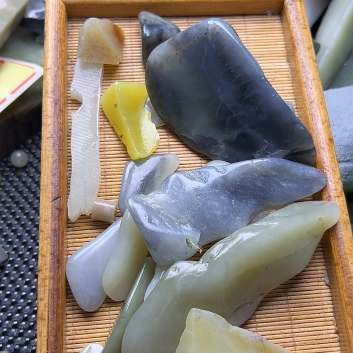 似***华和田玉未镶嵌珠宝半成品