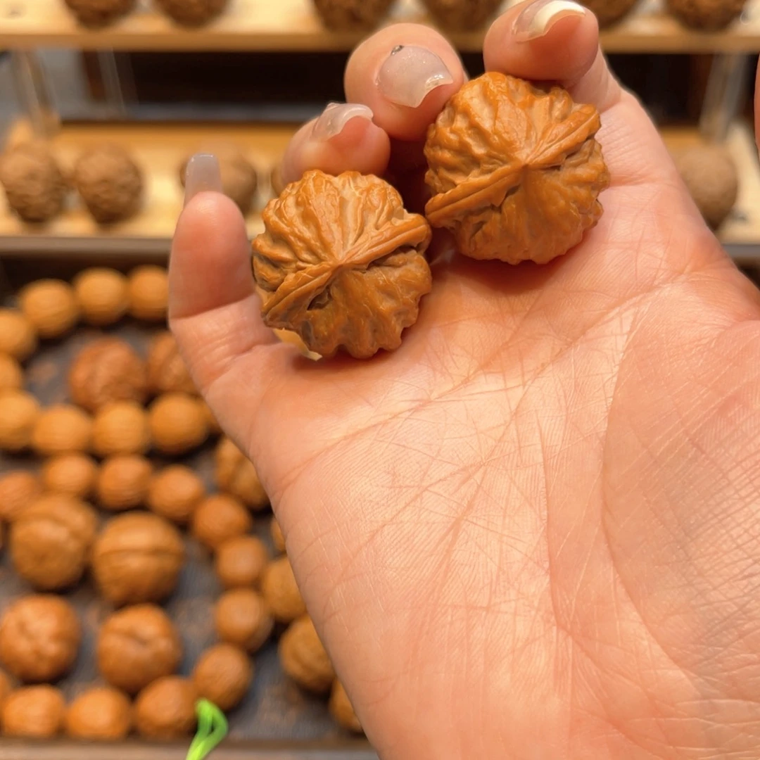 文玩核桃把件卧龙石手捻