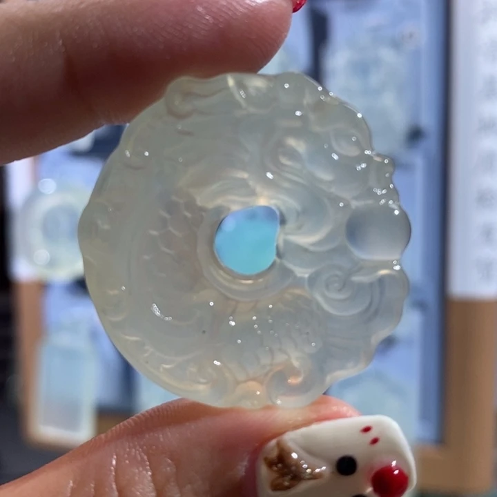 岫玉未镶嵌颈饰吊坠