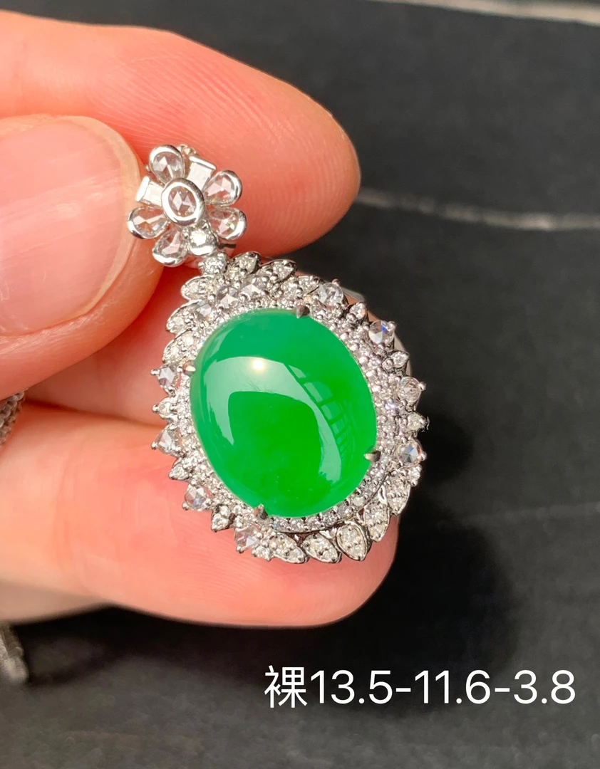 满绿蛋面翡翠吊坠
