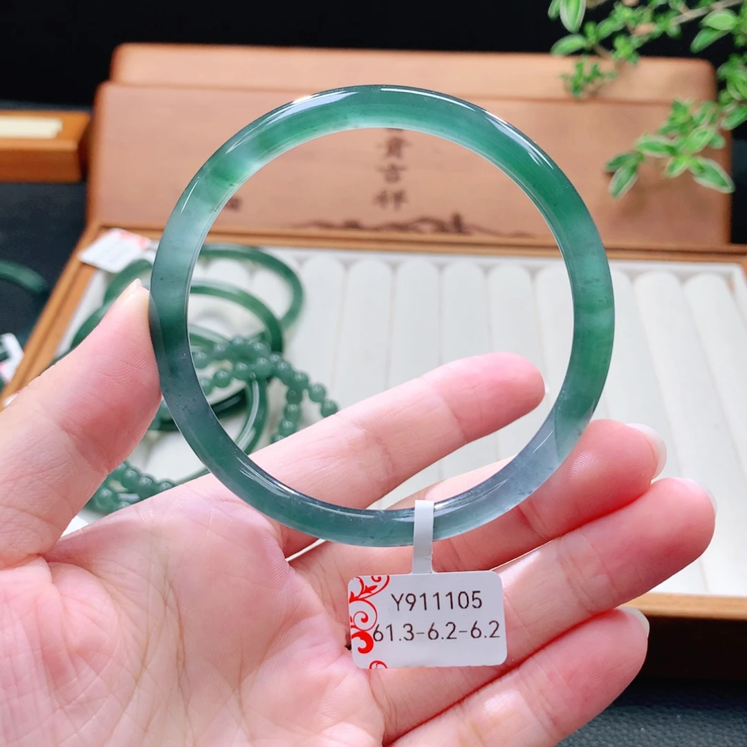 翡翠未镶嵌手镯（圆镯）