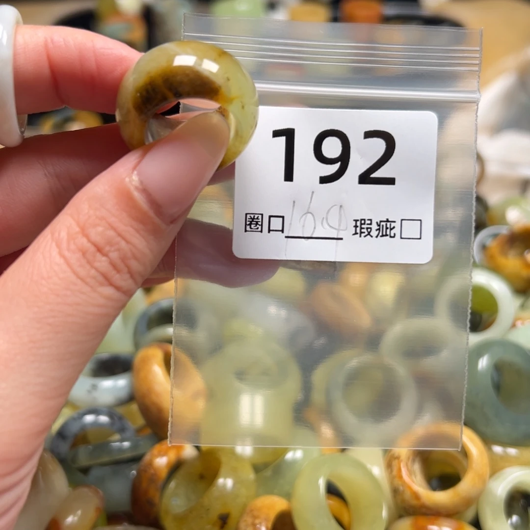 拾***香蛇纹石玉未镶嵌戒指