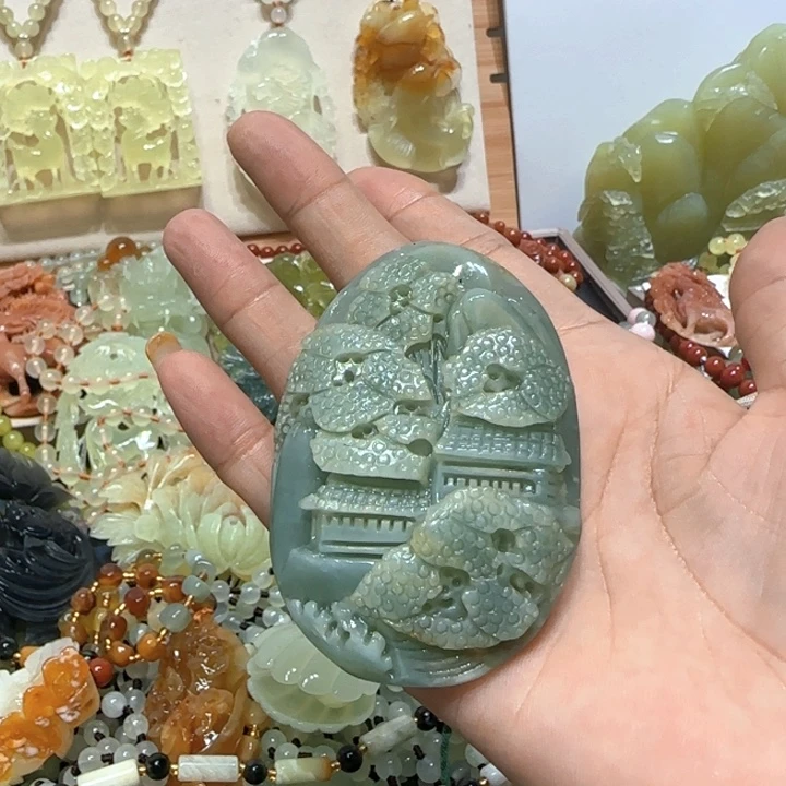 未镶嵌蛇纹石玉吊坠
