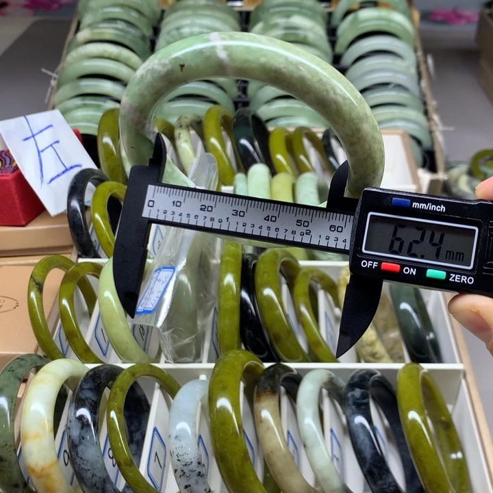 未镶嵌蛇纹石玉手镯31