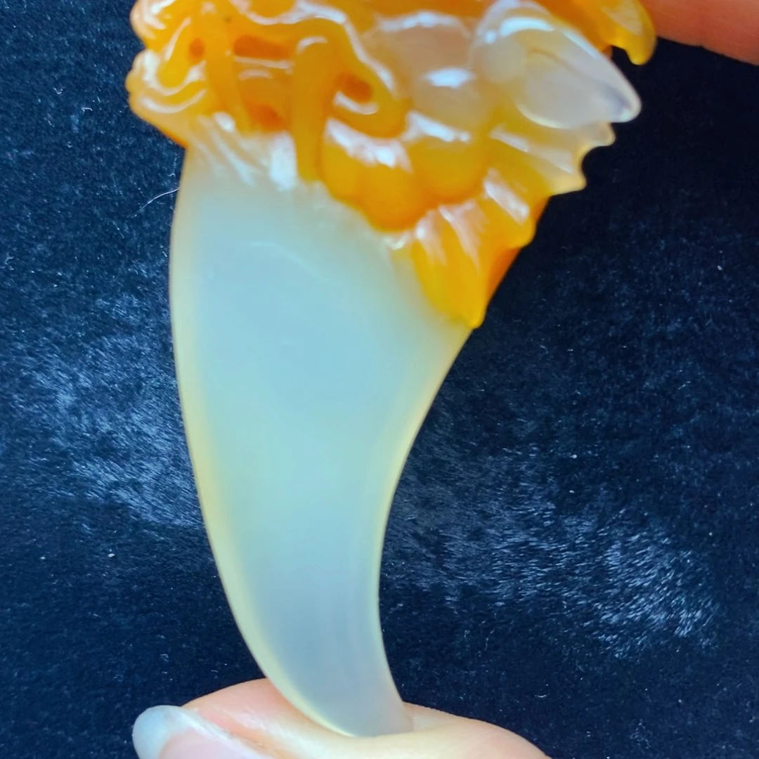 未镶嵌石英质玉（黄龙玉）颈饰