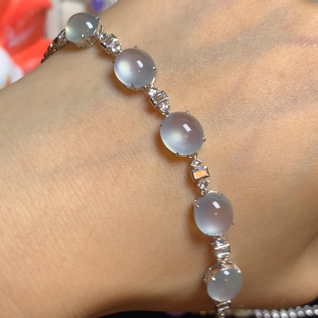 颈饰18K金镶嵌翡翠蛋面手链