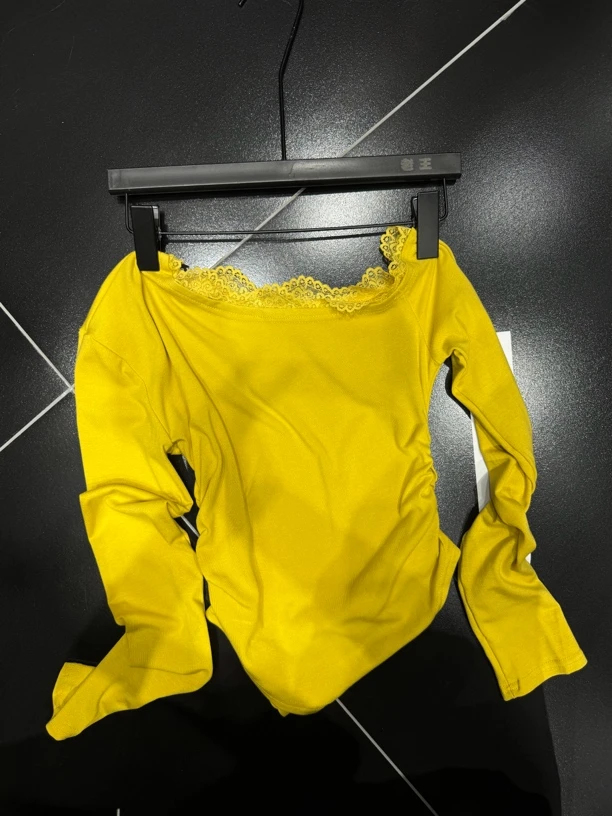 蕾丝边黄色不规则长袖打底