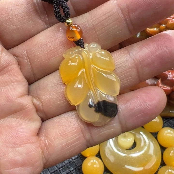石英质玉（黄龙玉）颈饰未镶嵌