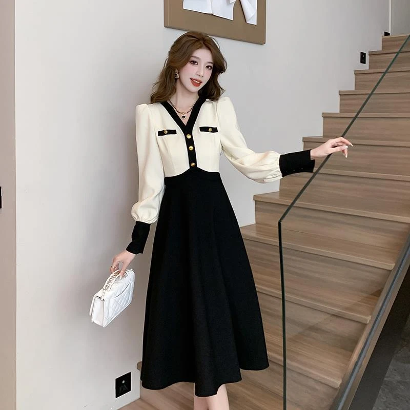 实拍 V领连衣裙女2025年秋季新款法式显瘦赫本风长裙子