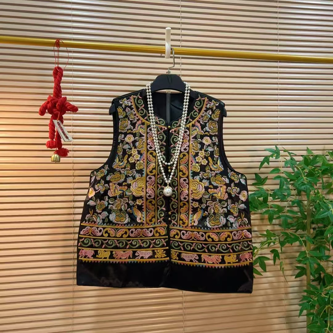 高级感国潮复古重工刺绣马甲胖YY2025秋季新款新中式国风坎肩上衣