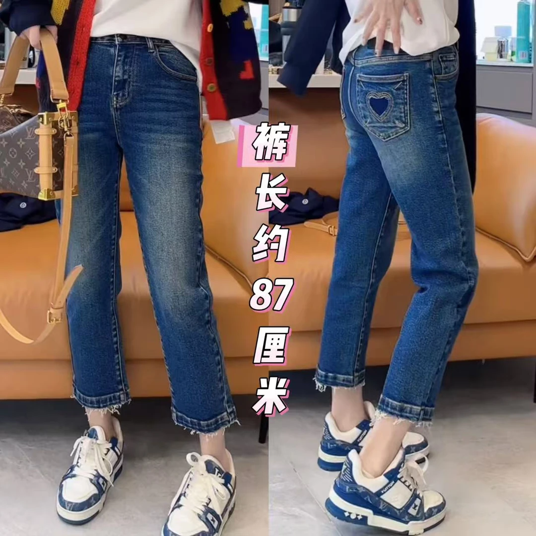 21799桃心刺绣撕边洋气直筒牛仔裤
