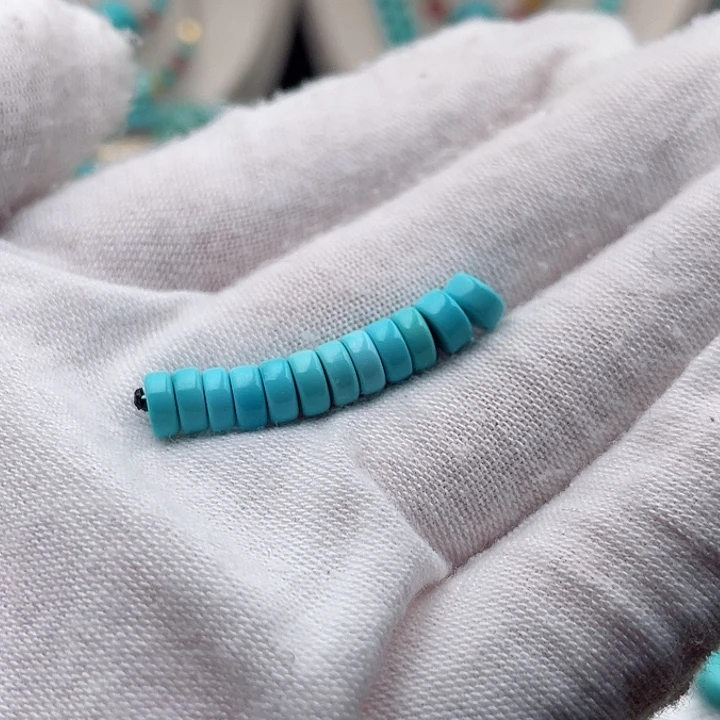 绿松石配饰未镶嵌小*哥