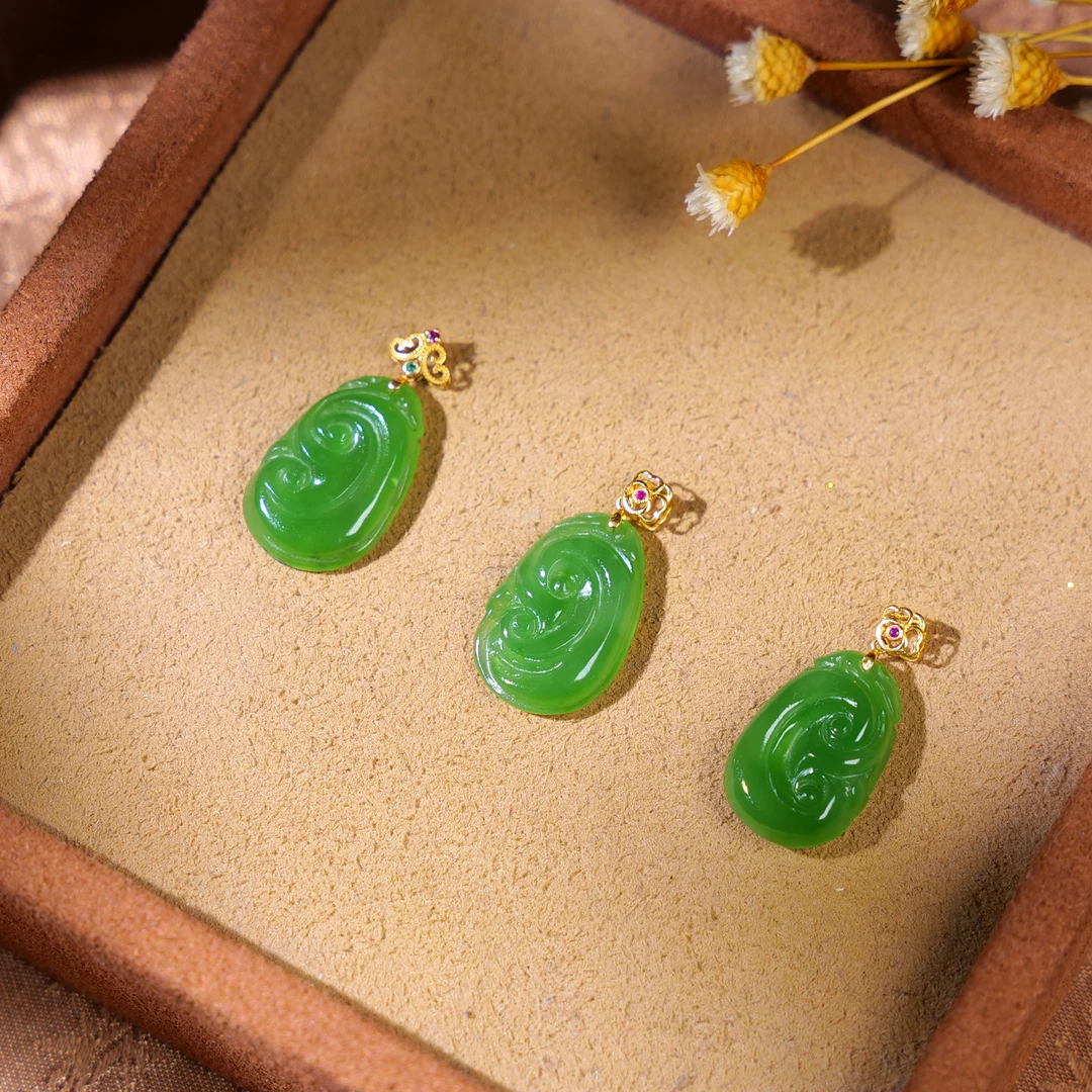 【小雨来了】18k金镶嵌碧玉苹果绿如意吊坠 多样性发一件