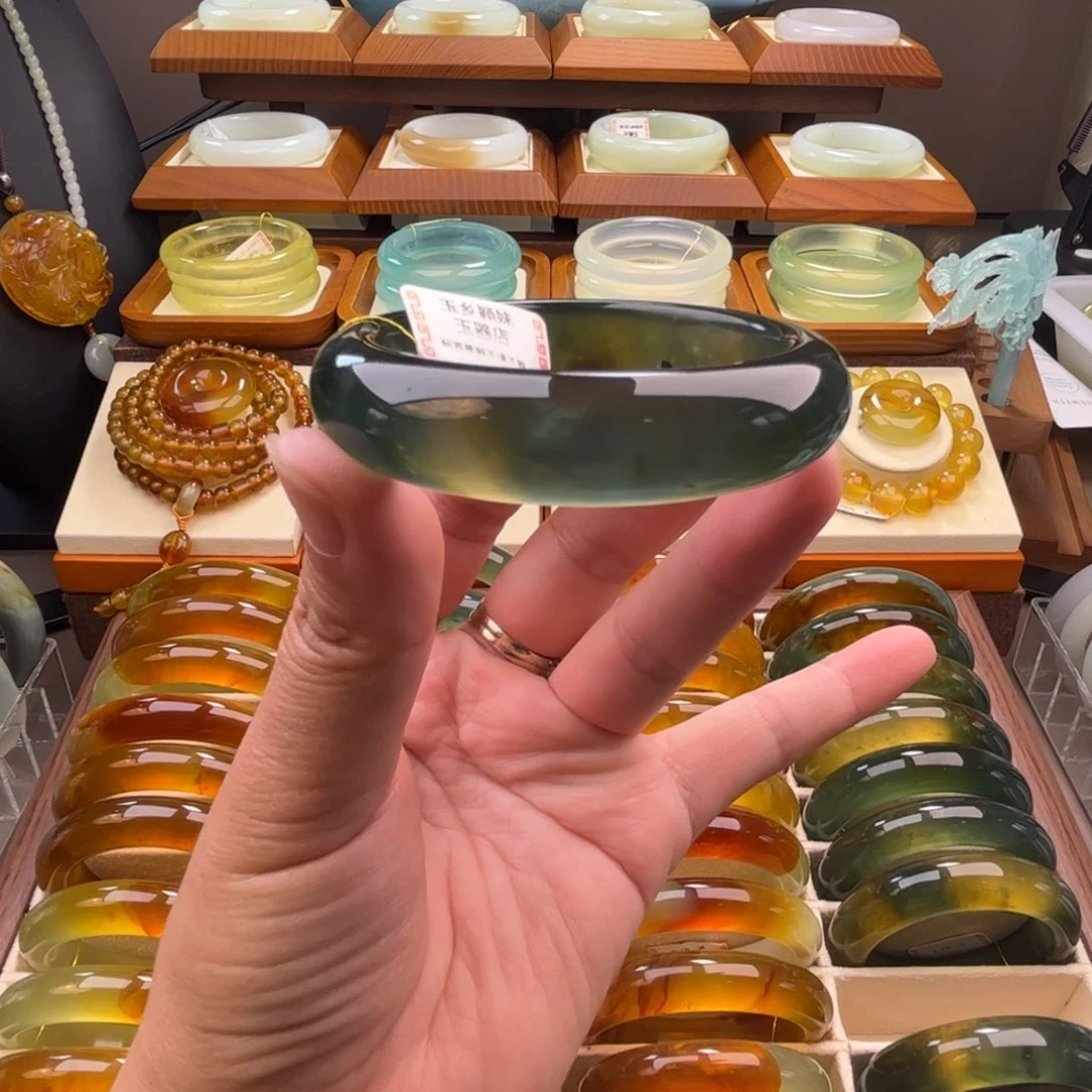 蛇纹石玉未镶嵌手镯52