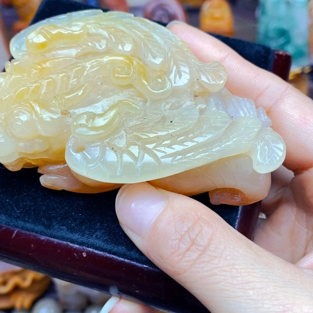 石英质玉（黄龙玉）未镶嵌颈饰