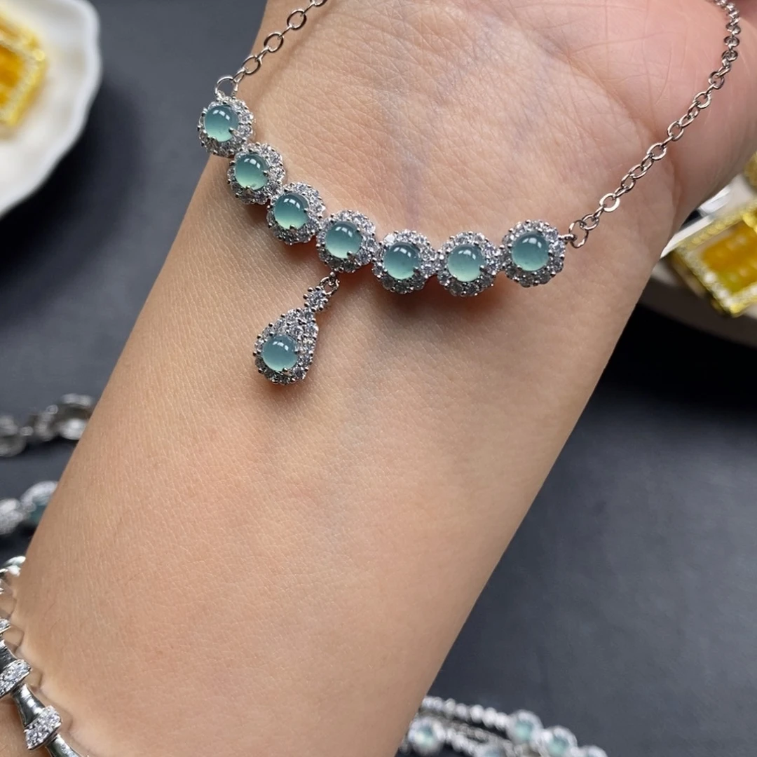 翡翠颈饰未镶嵌翡翠