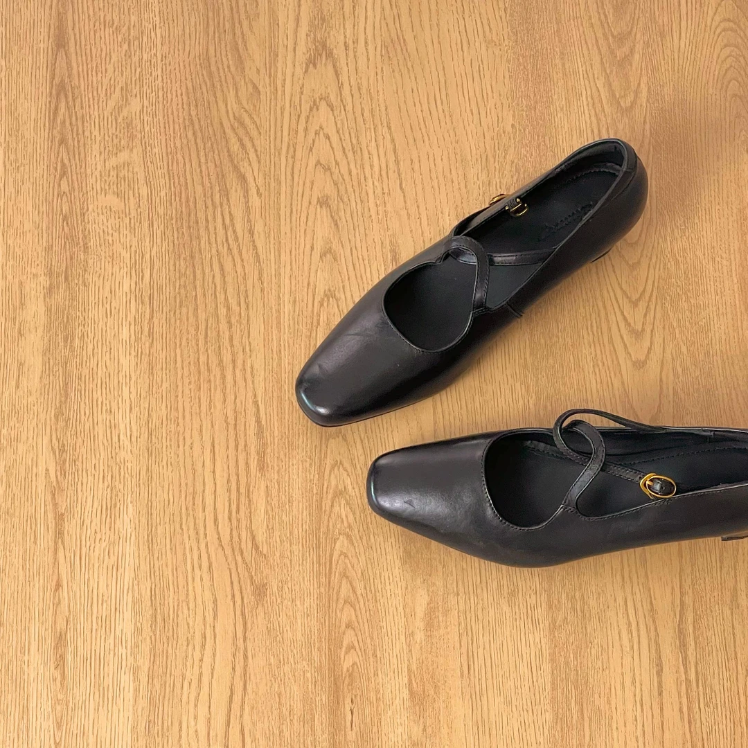 HUSSLOVE 头层胎牛皮·跟高4CM·法式设计感交叉绑带中跟玛丽珍单鞋