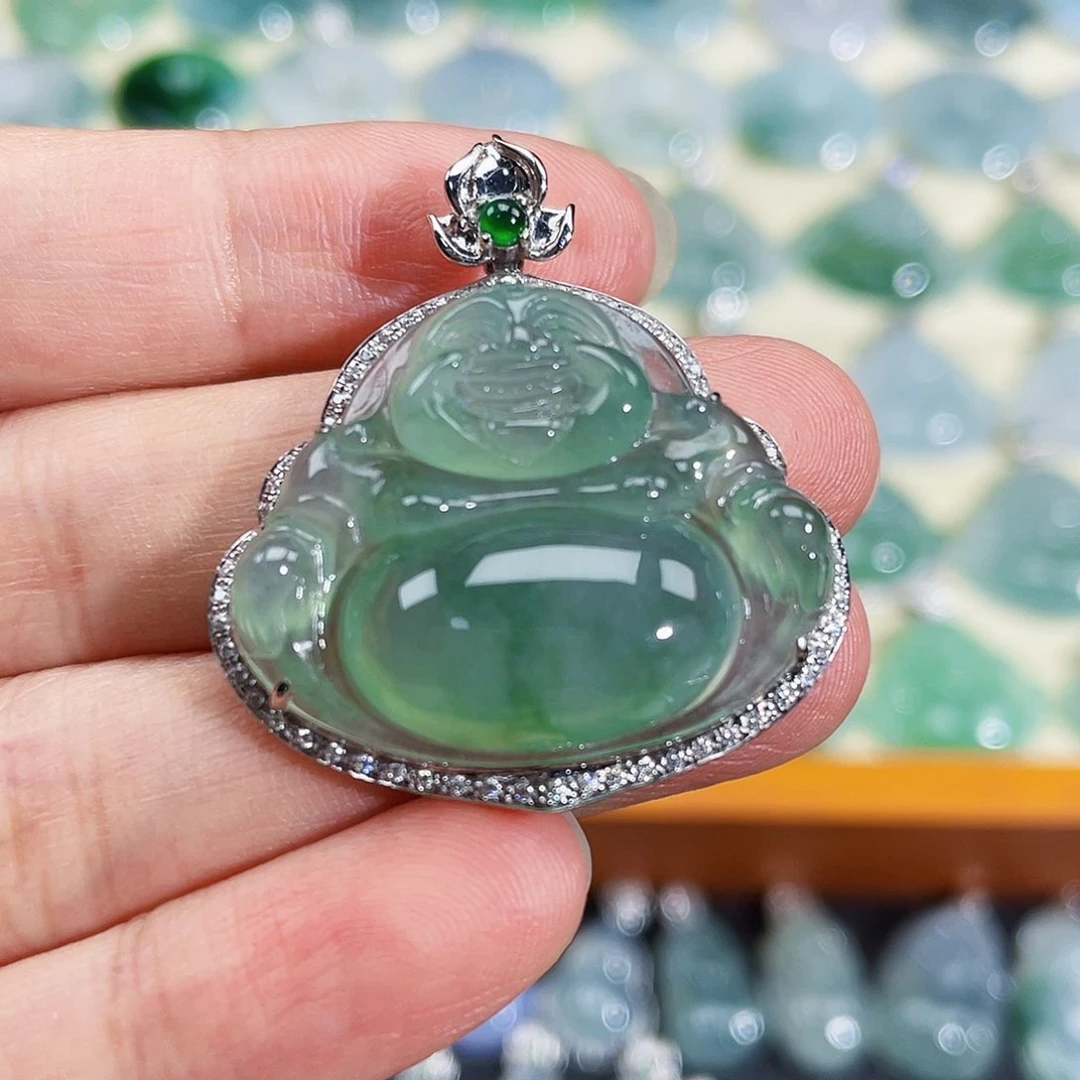 翡翠18K金镶嵌颈饰吊坠