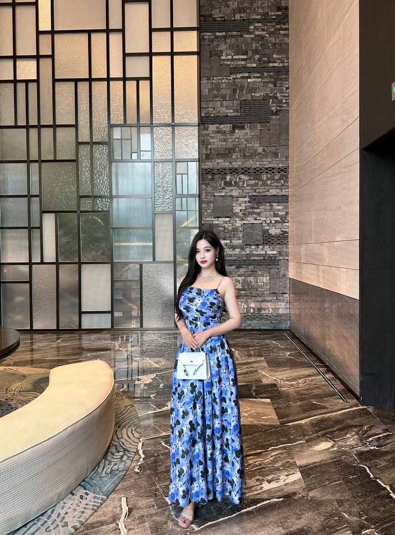 LILYAN【蓝色妖姬】夏季吊带碎花优雅气质荡领连衣裙法式高级感长裙